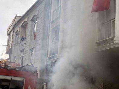 Küçükçekmece'de Yangin Panigi