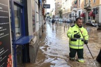 Milano'da Sokaklar Göle Döndü, Metro Istasyonu Sular Altinda Kaldi
