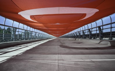 Yer gök kırmızı beyaz! Yüzyılın dev bayrağı Adana’da