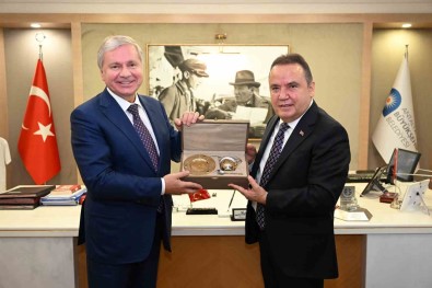 Antalya'ya Gelen Turist Sayisi 14 Milyona Yaklasti