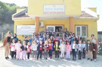 Ögrenciler 4 Ekim'de Sokak Hayvanlarini Yalniz Birakmadi