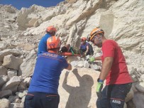 Tas Ocagina Düsen Kaçak Göçmeni AFAD Kurtardi