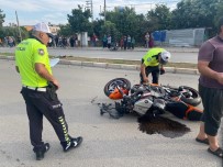 Ceyhan'da Motosiklet Minibüse Çarpti Açiklamasi 2 Kisi Öldü