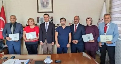 Meslekte 25 Yilini Dolduranlara Tesekkür Belgesi Verildi