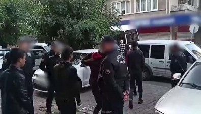 Yasadisi Yollarla Ülkeye Giris Yapan 54 Kisi Yakalandi