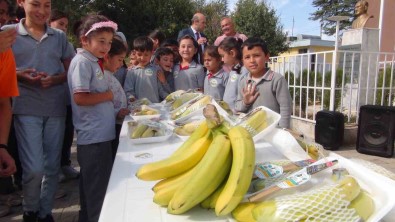 Mersin'de 350 Ögrenciye 1 Ton Muz Dagitildi