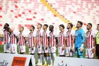 Sivasspor'da 3 Futbolcu Sari Kart Sinirinda