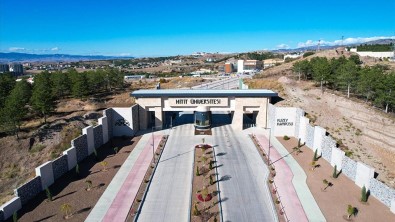 Hitit Üniversitesi'ni 5 Akademisyen Dünya Ligine Tasidi