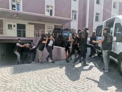 Izmir'de Gözaltina Alinan 3 HDP'li Baskan Da Tutuklandi