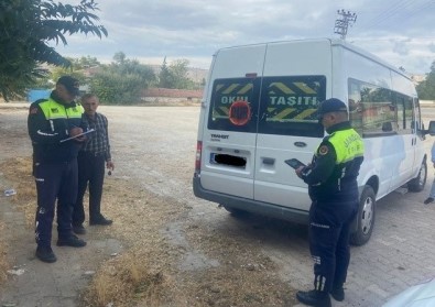 Jandarma Okul Servis Araçlarini Denetledi