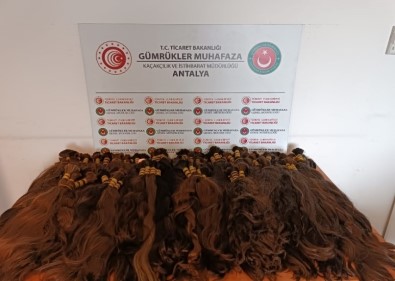 Rusya'dan Gelen Yolcunun Valizinden Çikanlar Soke Etti