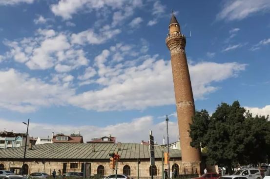 Eğri minare için Türk ve İtalyan bilim adamları devrede!