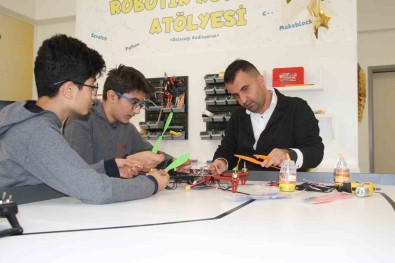 Elazigli Ögrencilerin Projesi 425 Proje Arasinda Ilk 50'Ye Girdi