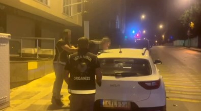 Istanbul'da Silah Kaçakçilarina Operasyon Açiklamasi 5 Kisi Gözaltina Alindi, Çok Sayida Silah Ele Geçirildi