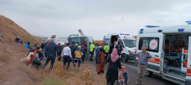 Kayseri'de Midibüs Devrildi Açiklamasi 15 Yarali