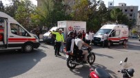 Kilis'te Kamyonet Ile Motosiklet Çarpisti Açiklamasi 3 Yarali Haberi