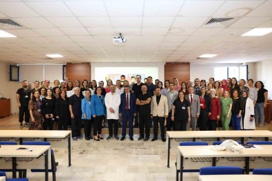 Rektör Kutluhan, Ameliyat Hemsirelerine Sertifikalarini Takdim Etti