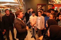 Vali Aydogdu, Ögrencilerle Film Izledi