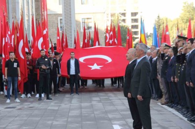 Adiyaman'da 10 Kasim Atatürk'ü Anma Günü Etkinligi