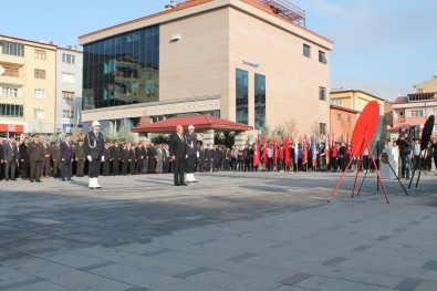 Bayburt'ta 10 Kasim Atatürk'ü Anma Günü Çelenk Sunumuyla Basladi