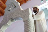 Ermeni Ustalarin Yaptigi 2 Asirlik Minber Görenleri Hayran Birakiyor