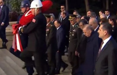 Başkan Erdoğan Anıtkabir Özel Defteri'ni imzaladı! Türkiye Yüzyılı vurgusu...