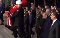 Başkan Erdoğan Anıtkabir Özel Defteri'ni imzaladı! Türkiye Yüzyılı vurgusu...
