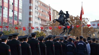 Kirsehir'de, Mustafa Kemal Atatürk'e Saygi