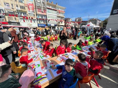 Minik Ellerden Filistin'e Büyük Destek