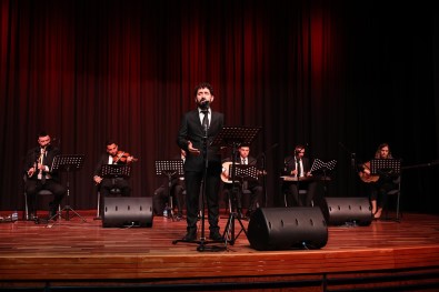 PAÜ'de Atatürk'ün Sevdigi Sarkilar Söylendi