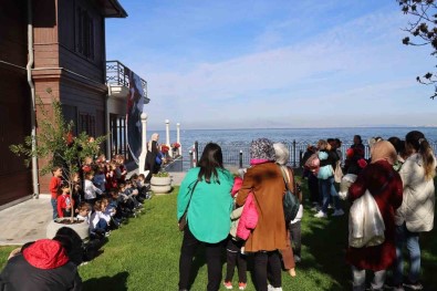 Yürüyen Kösk'te 10 Kasim Yogunlugu