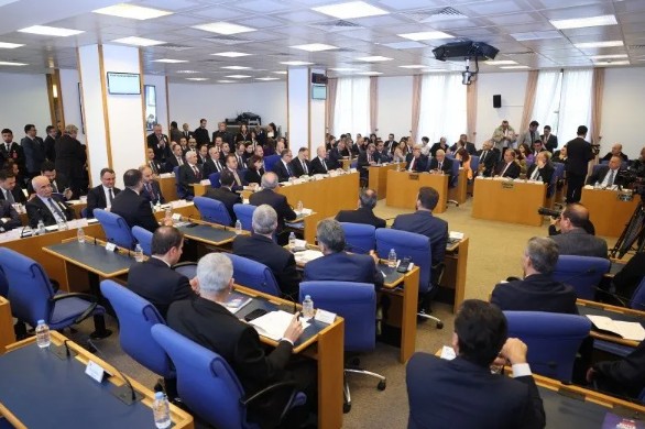 Bakan Özhaseki’nin ‘deprem turisti’ söylemi muhalefeti rahatsız etti: ‘Selfie’ çektiler, bırakıp gittiler…