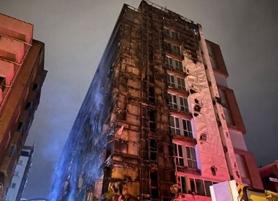 Bursa’da 10 katlı iş merkezinde korkutan yangın: Alevler geceyi aydınlattı