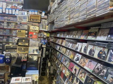 Kaset Satarak 45 Yilini Geçirdi, Ölene Kadar Da Satmaya Devam Etmek Istiyor