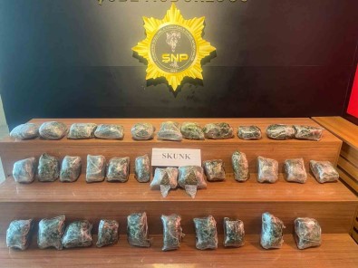 Sanliurfa'da 21 Kilo Skunk Ele Geçirildi