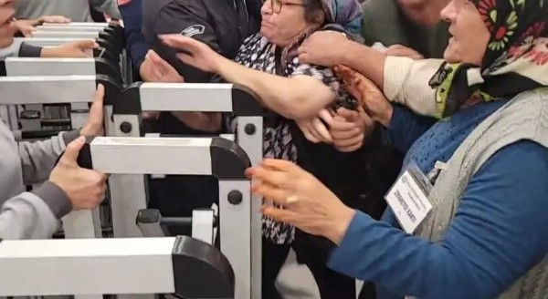 Muğla Büyükşehir’den halka zorbalık! Köylüleri darp edip, salondan çıkardılar