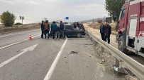 Afyonkarahisar'da Iki Otomobil Çarpisti Açiklamasi 1 Ölü, 4 Yarali