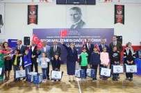 Gaziantep'te 3 Bin 500 Basarili Ögrenciye Spor Seti Dagitildi