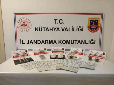 Kütahya'da Evinde Uyusturucu Madde Ve Sahte Para Ele Geçirilen Süpheli Tutuklandi