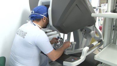 Robotik Cerrahi Sayesinde 50'Ye Yakin Kadin Rahim Kanserini Yendi