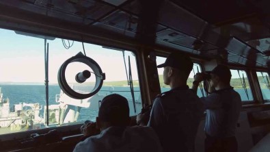 Deniz Harp Okulu'nda Bot Ve Yelkenli Teknelerle Egitim