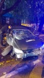 Kontrolden Çikan Otomobil Agaca Çarpti Açiklamasi 3 Yarali
