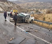 Sivas'ta Pikap Ile Tir Çarpisti Açiklamasi 1'I Agir 2 Yarali