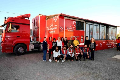 Afet Bölgesindeki Gençler Gelecege Hazirlaniyor