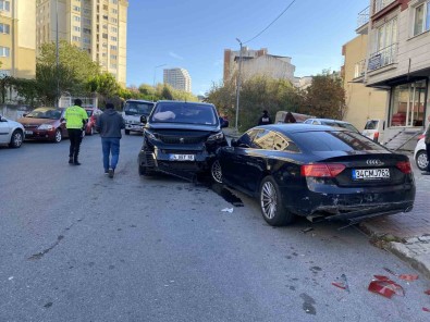 Direksiyon Basinda Bayginlik Geçirip 5 Araca Çarpti. 1 Yarali