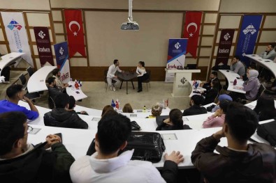 HKÜ'de 'Kadina Yönelik Siddetle Mücadele Günü' Için Tiyatro Oyunu Sergilendi