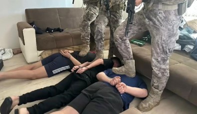 Adana'da Cinayete Karisan Ve 'Baygaralar Organize Suç Örgütü' Üyesi Oldugu Öne Sürülen 3 Kisi Sok Baskinla Yakalandi