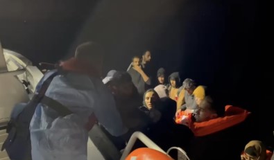 Ayvacik Açiklarinda Yunan Unsurlarinca Ölüme Terk Edilen 47 Kaçak Göçmen Kurtarildi