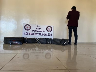 Park Halindeki Araçlarin Lastiklerini Jantlariyla Beraber Çalan Sahis Yakalandi