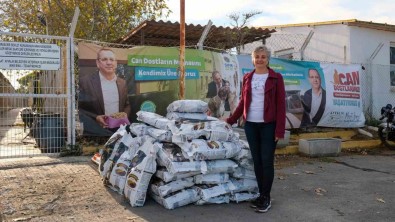 Sergi Gelirlerini Sokak Hayvanlarina Harcadi